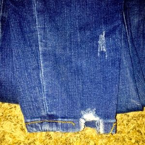 Kancan women’s distressed jeans sz 29, two belt loops broke can be sewn.